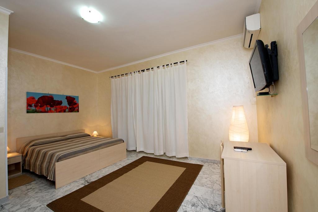 Guesthouse Holiday And Roma Eksteriør bilde