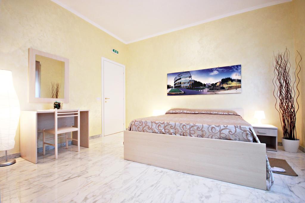 Guesthouse Holiday And Roma Rom bilde